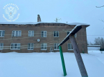 Снег продавил крышу двухэтажного жилого дома в городе Кимры 3